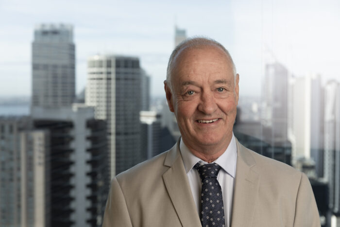Mr Stephen Lowndes